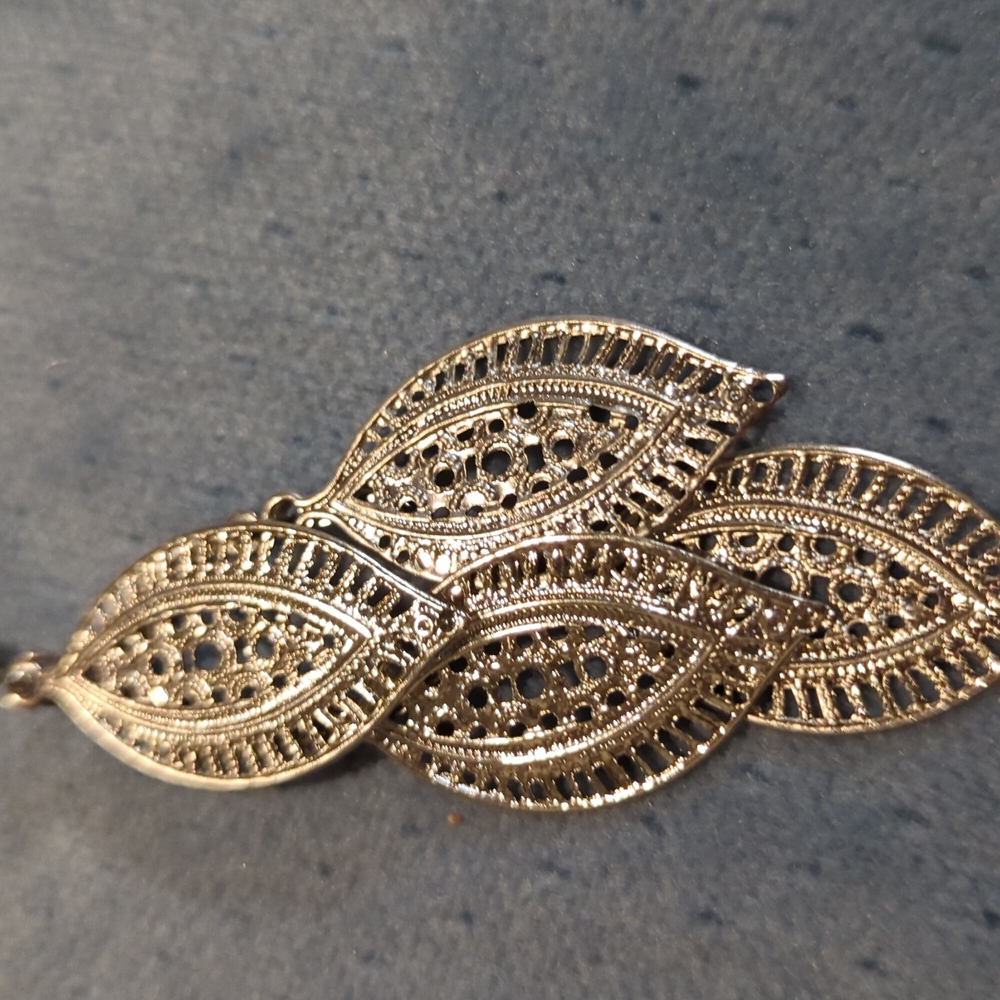 Earings - Picture 2 of 2